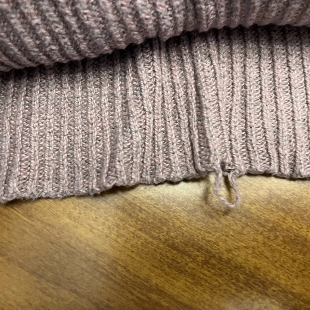 American Eagle v-neck sweater Size Small - Picture 6 of 13